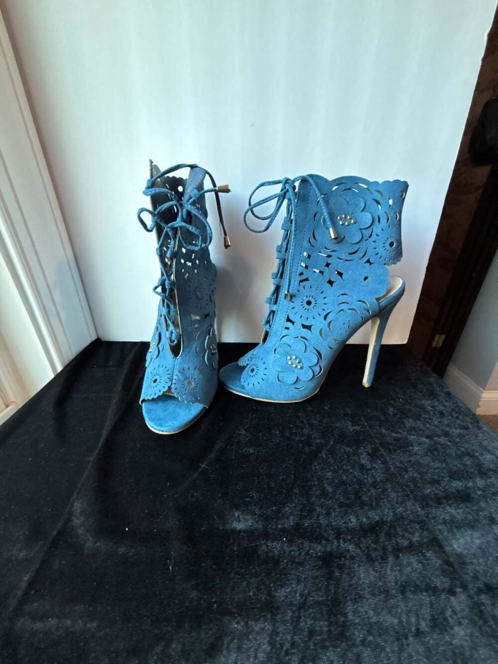 JustFab Nicia Blue Suede Laser Cut Floral Lace Up Heeled Sandals Booties